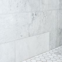 marmori kylpyhuone
