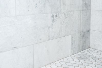 kylpyhuone marmorista